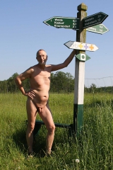 Nackedei nude hiking