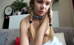 amateur blonde solo webcam