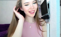 Cute Teen Showing Tits on Webcam