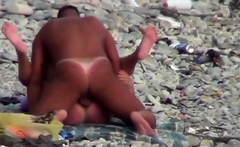 Voyeur. Guy with tanned ass fuck a woman at a public beach