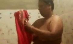 Desi Aunt spied on washing her chubby body