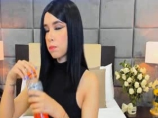 Seductive Woman Fingering Her Soft Pussy