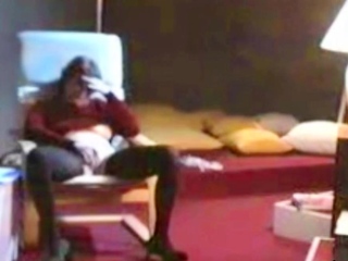 My mom ends the day horny (hidden cam)