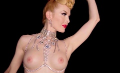 Shining burlesque babe reveals her boobs