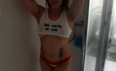 Cute Amateur Brunette Naughty In Solo Jerking Show On Camera