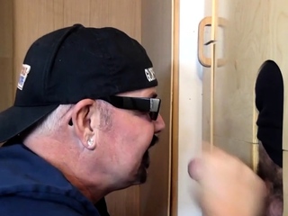 Gloryhole BJ DILF deepthroats dude