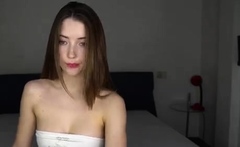 Hot Amateur Webcam Teen Masturbates For Their Fans