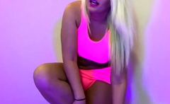 Alluring Blonde Babe with Pink Pussy Masturbate on Cam
