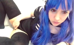Masturbating loving babe solo toy plays with enthusiasm
