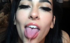 Amateur brunette double toying on webcam