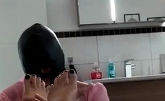 Amateur Foot Fetish Girlfriend Sucks and gives a Footjob