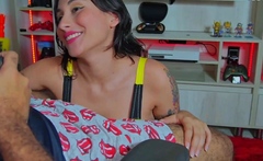 Gamer lady's flawless figure and gigantic bootie make her