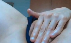 Maman coquine en webcam aime montrer ses chaussures