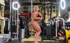 Amateur Horny Blonde Masturbates with Beer More webcamgirls