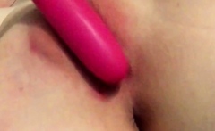 Den store danske babe leger med dildo i 10 minutter